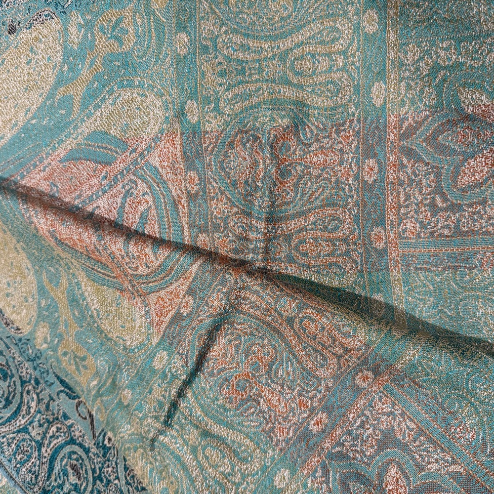 Met Museum Elegant Paisley Women's silk / wool blend Shawl roughly 27”x80” - Picture 9 of 10